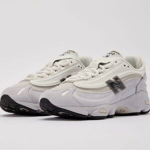 New Balance 1000 unisex Sneakers, women’s 8.5 men’s size 7 brand new